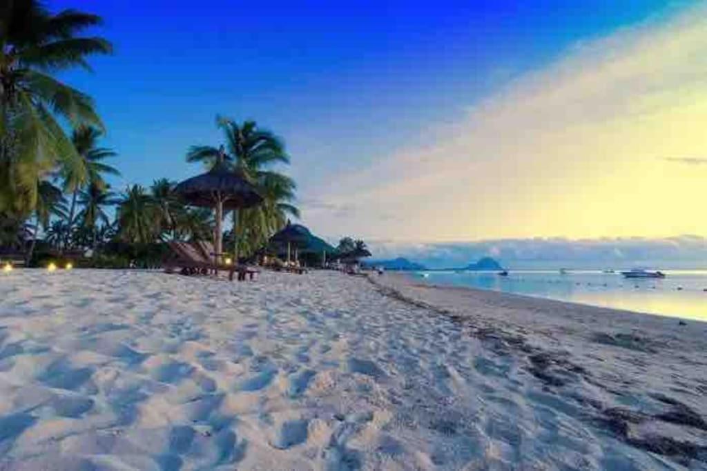 Modern Flat In Flic En Flac-Walk To The Beach Bagian luar foto