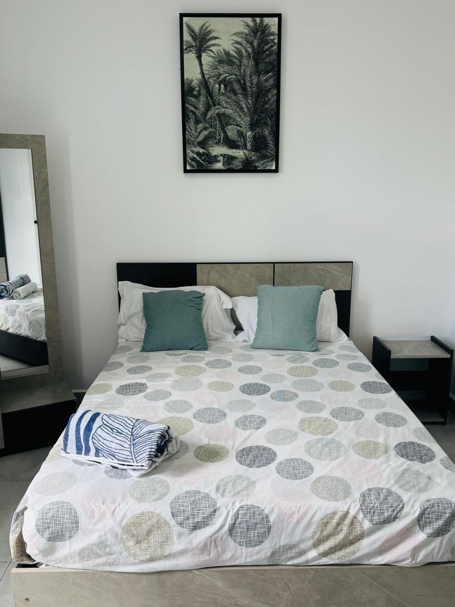 Modern Flat In Flic En Flac-Walk To The Beach Bagian luar foto